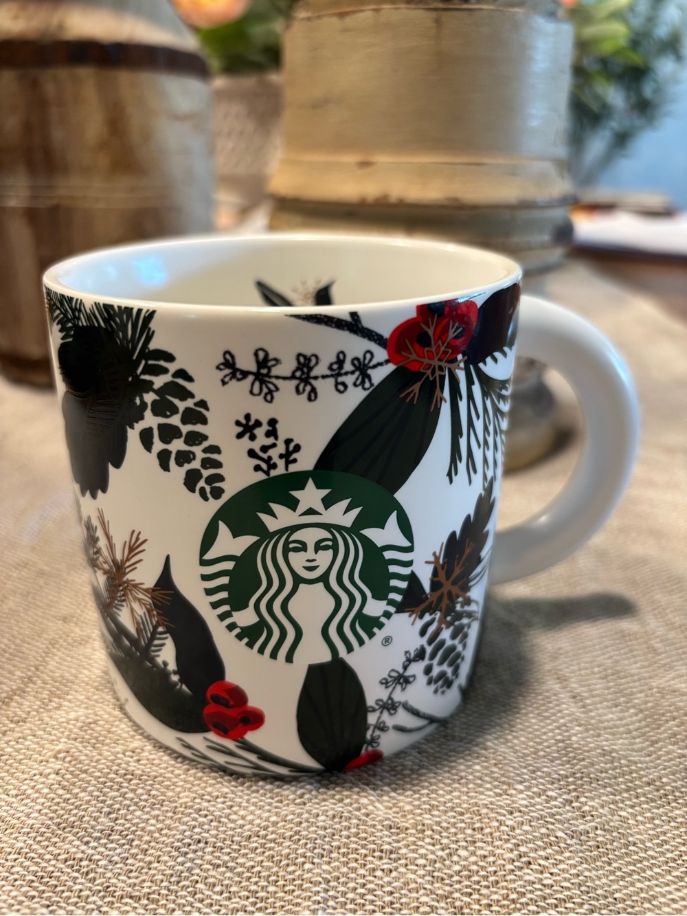 NWOT STARBUCKS 2021 CHRISTMAS
Snowflake Holly Pine COFFEE MUG 12oz